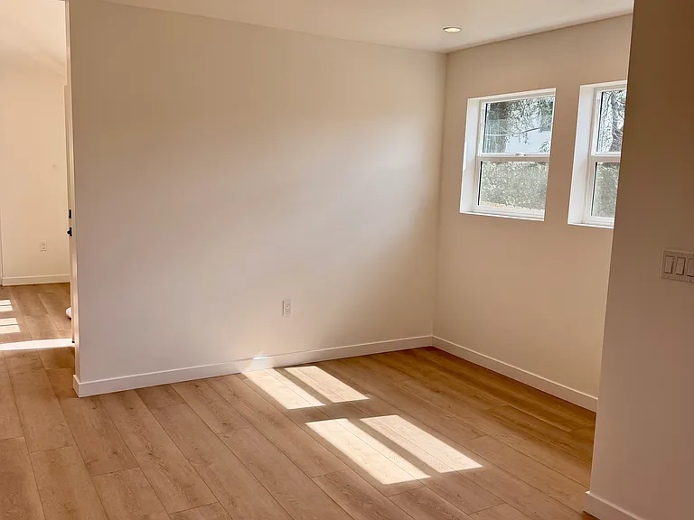 2210 Navarro Ave — Photo 6