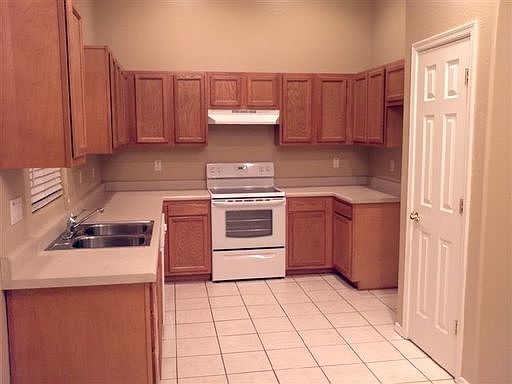 3rd image of 618 W 12th St