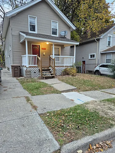 210 W Rundell St Photo 1