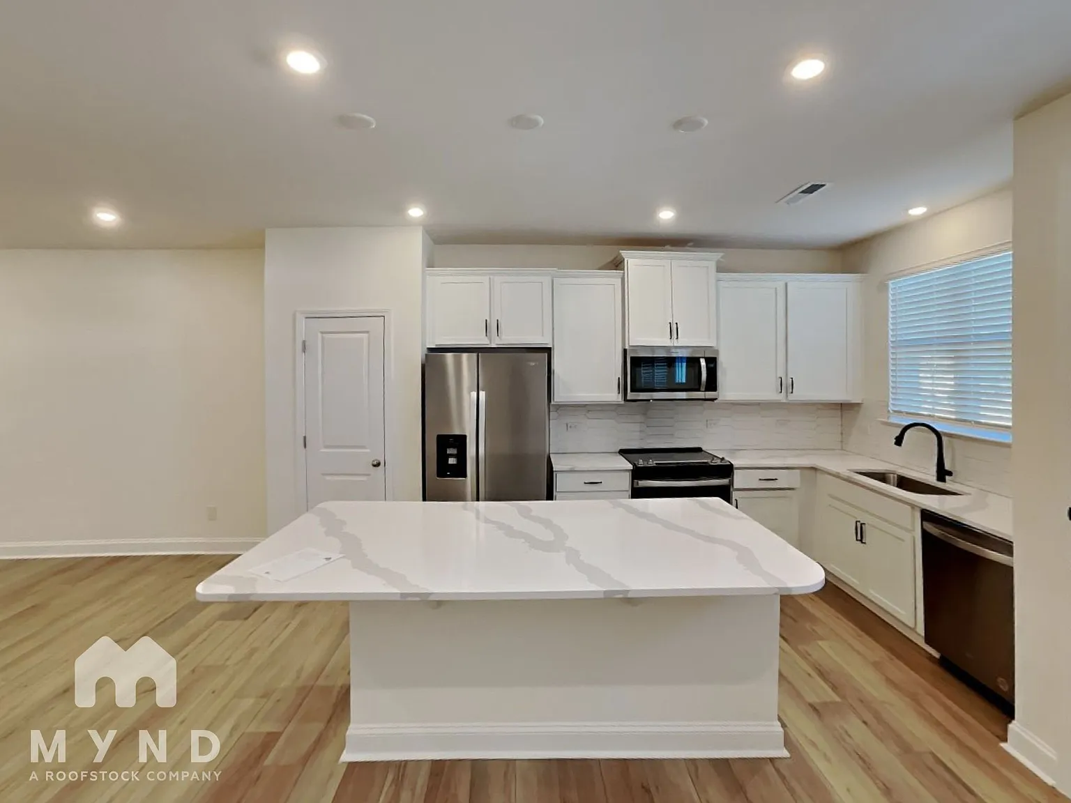 3 bed, 2.5 bath, 1617 sqft, $2,035 — Photo 2