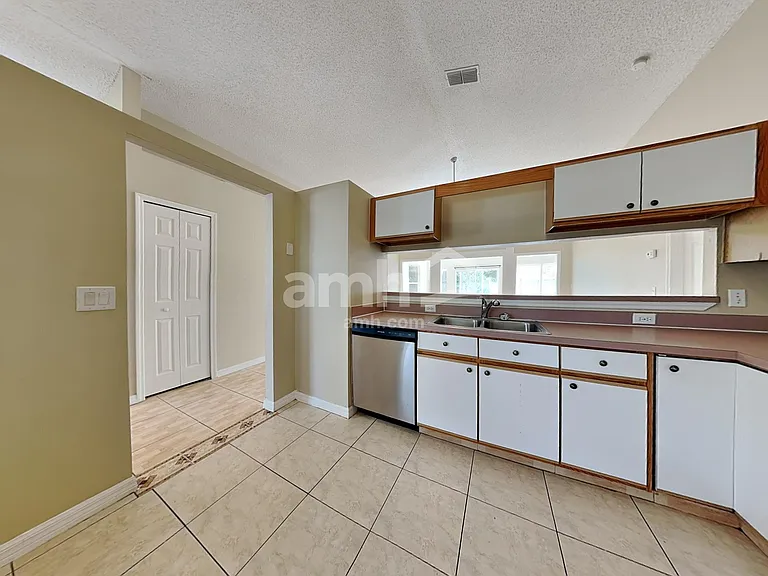 1718 Westminster Trl — Photo 3