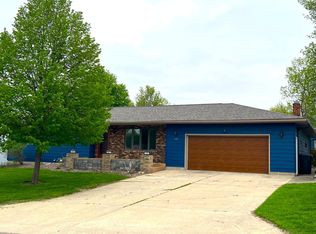 113 Sunrise Cir, Adrian, MN 56110