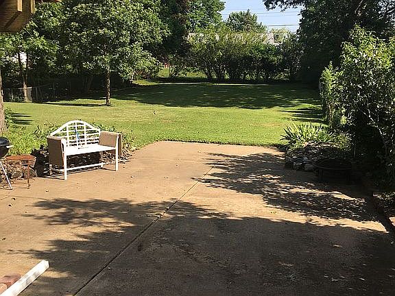 4th image of 1117 W Willow Ln