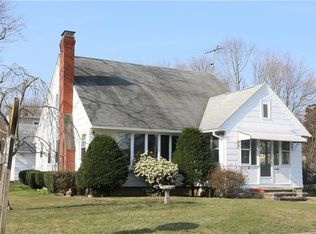 112 Potters Ave, Warwick, RI 02886