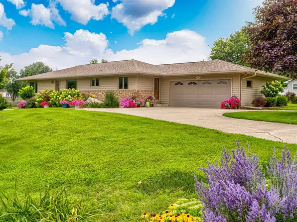 408 1st Ave N, State Center, IA 50247