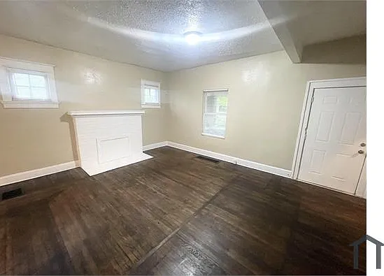 4 bed, 1904 sqft, $1,500 — Photo 2