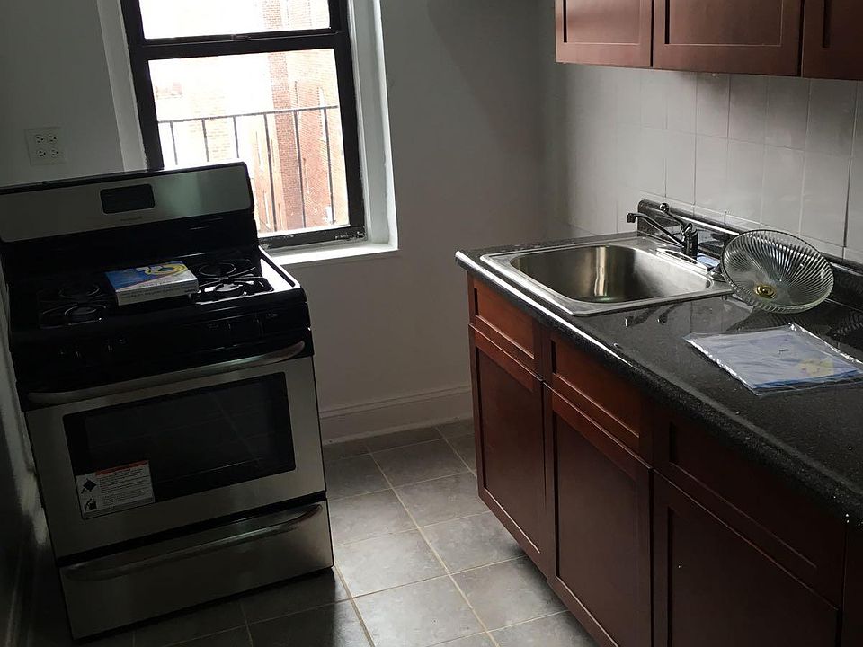 2nd image of 1576 Taylor Ave APT 6M
