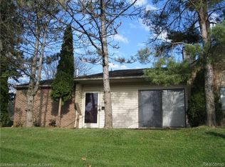 310 Spring Brooke Dr #6, Brighton, MI 48116