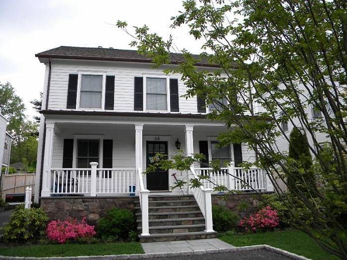 Front Exerior Cozy Porch