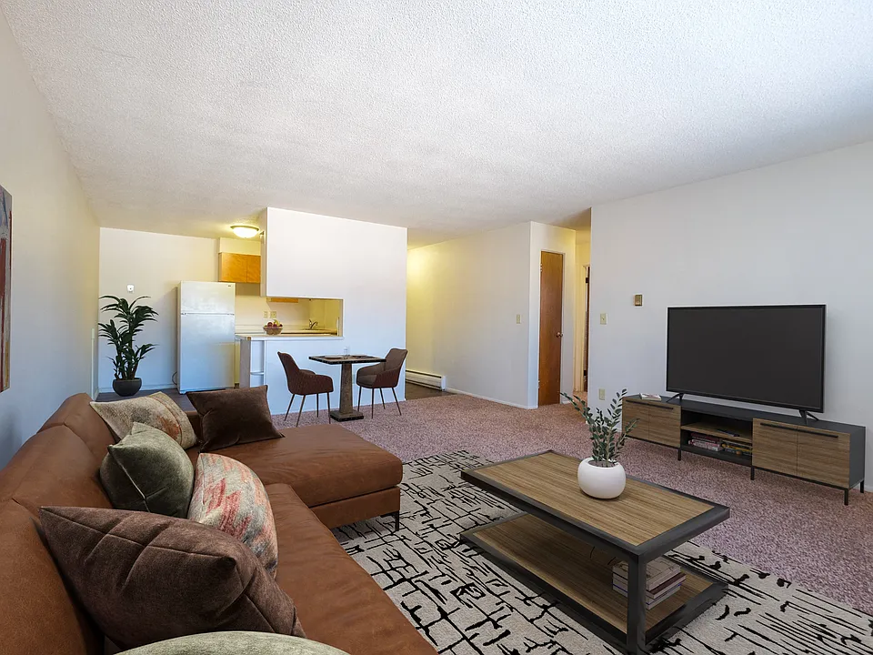 Fargo, ND North Manor Apartments | Living