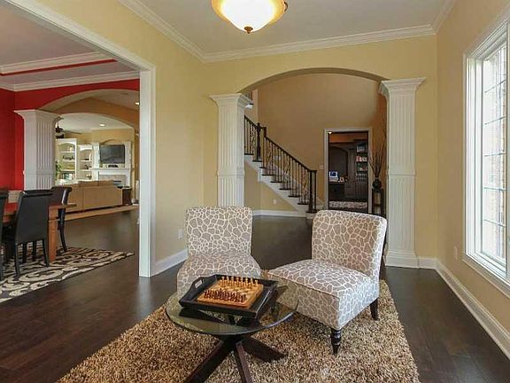 4th image of 6703 Beekman Pl