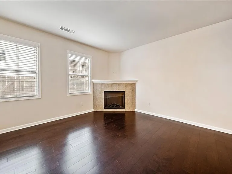 371 Franklin Ln — Photo 5