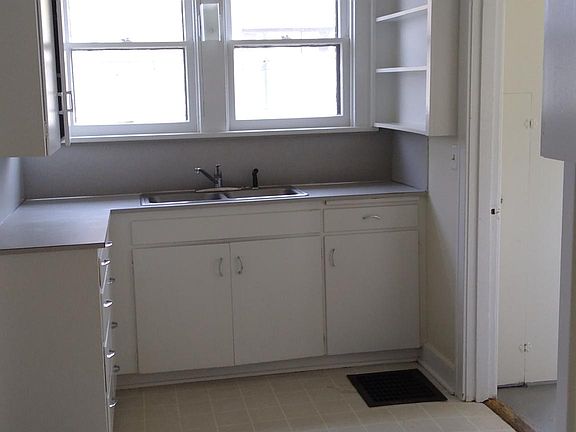 3rd image of 804 E Alder St