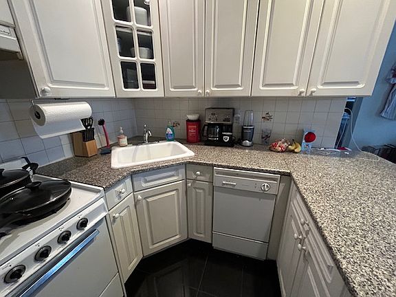 4th image of 1740 1st Ave Unit 5E
