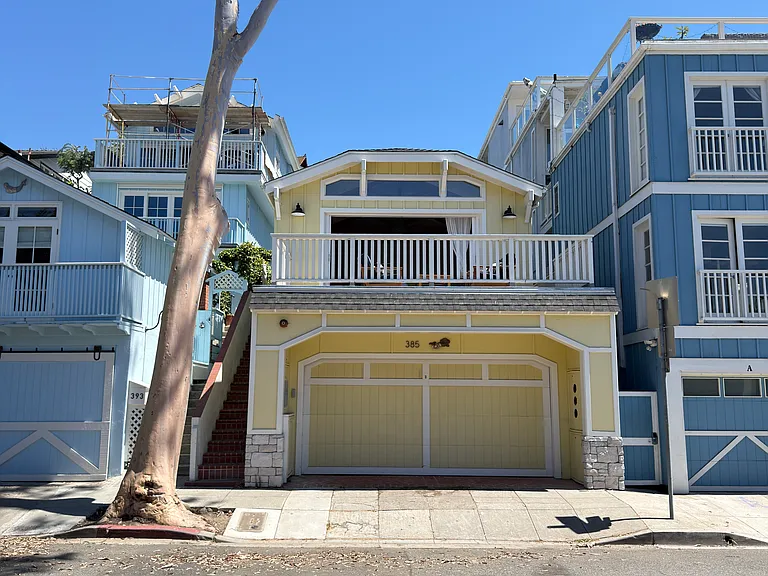385 Mermaid St #A — Photo 1