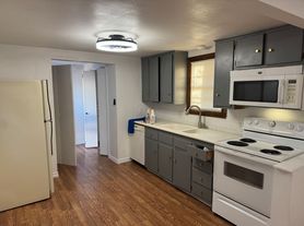 MC 2708 20th Street, Rear
