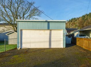 203 3rd St, Garibaldi, OR 97118