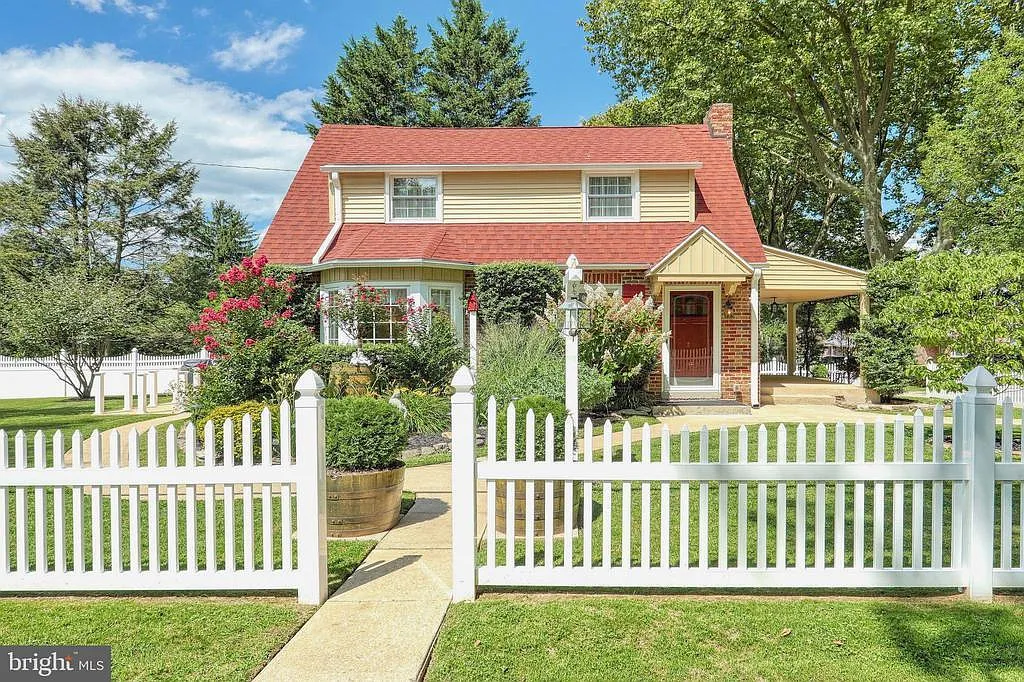 120 Lyndhurst Rd photo 1