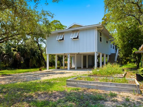 865 W Pine Ave, Eastpoint, FL 32328