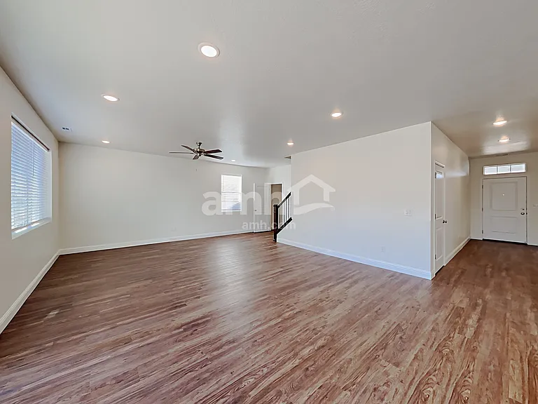 332 N Gibbons Ln — Photo 6
