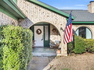 614 Raintree Ct, Arlington, TX 76012