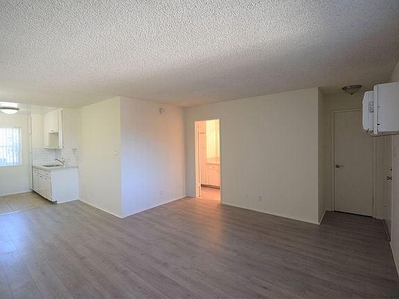3rd image of 6954 Woodman Ave APT 9