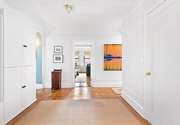 5th image of 305 W 86th St #15A