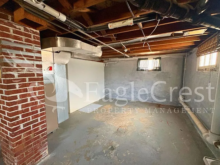 1001 W Chestnut St — Photo 30
