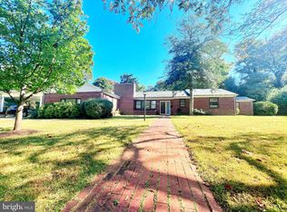 3001 Aspen Ln, Falls Church, VA 22042