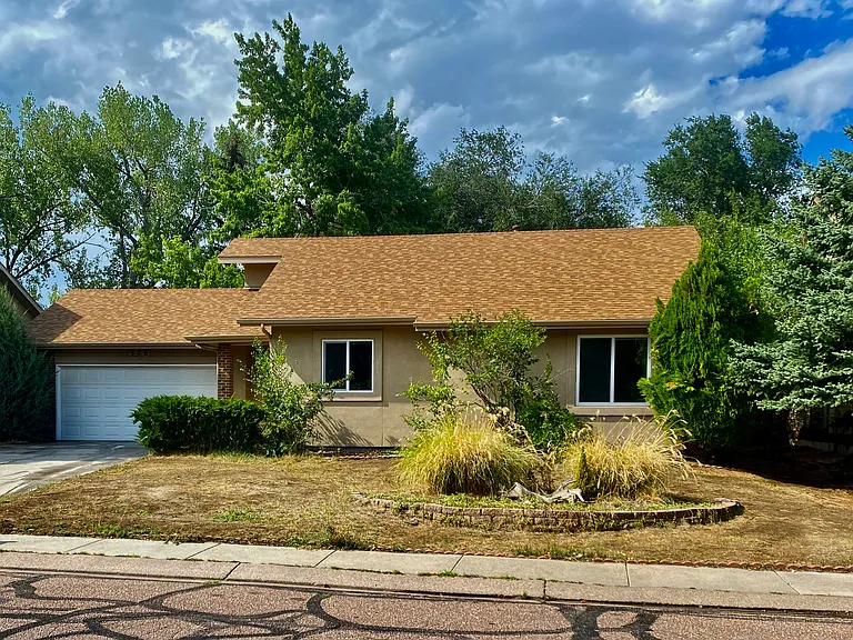 970 Bayfield Dr — Photo 2