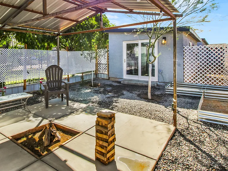 802 W Calle Francita — Photo 2