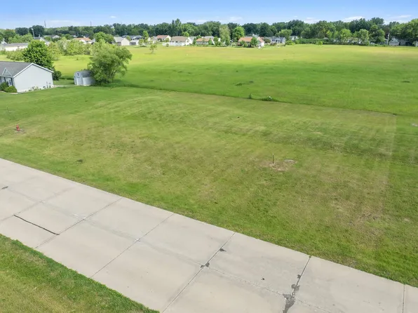 51 & 52 Hunter Dr, Evansdale, IA 50707