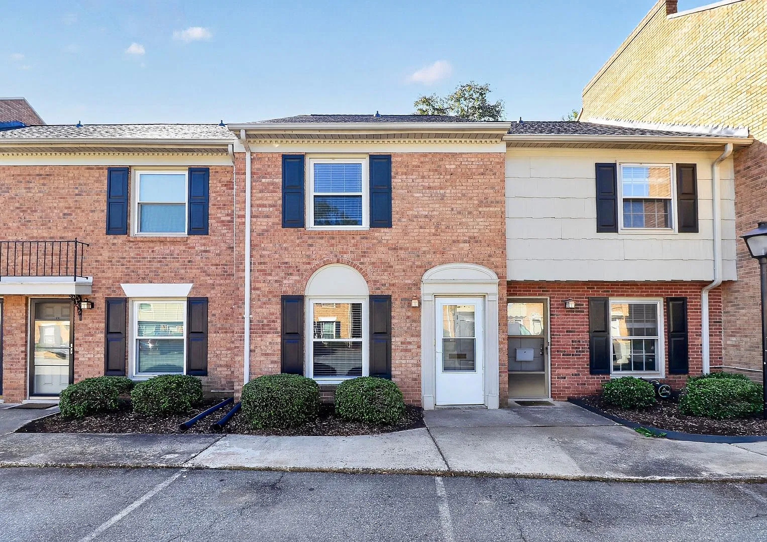 Beautiful Two Bedroom Condo in Ashbrook Community! — Photo 1