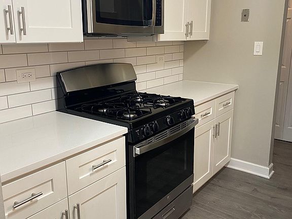 4th image of 170 E Lake St #216