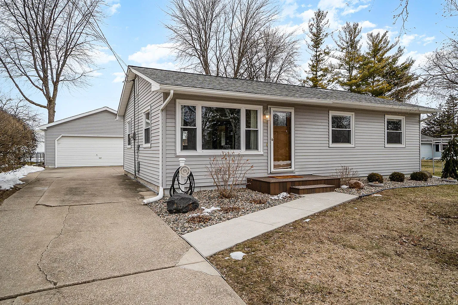 602 W Elm St photo 1