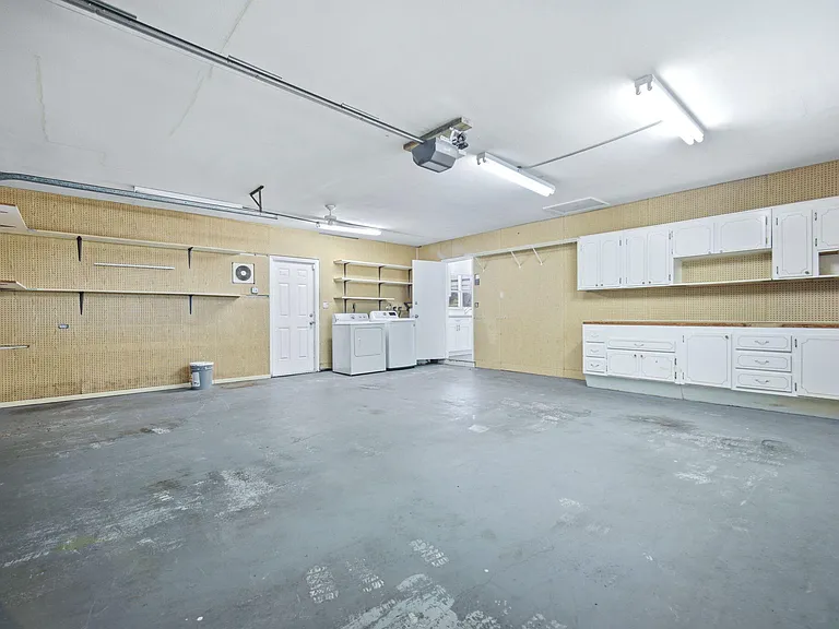 321 E Chaminade Dr — Photo 38
