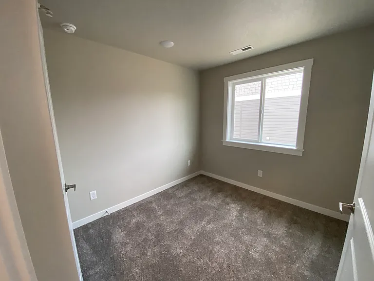 3710 S 10th Ave — Photo 9