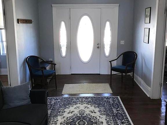 4th image of 104 N 1st St