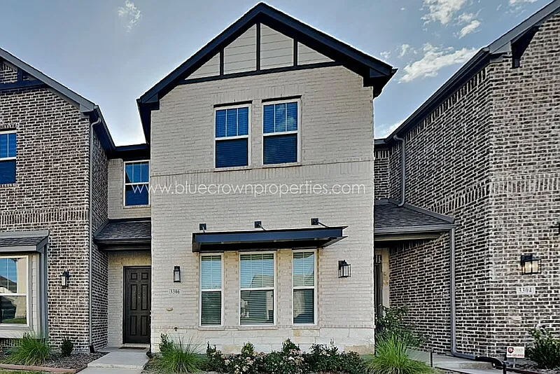 3 bed, 2.5 bath, 1969 sqft, $2,550 — Photo 1