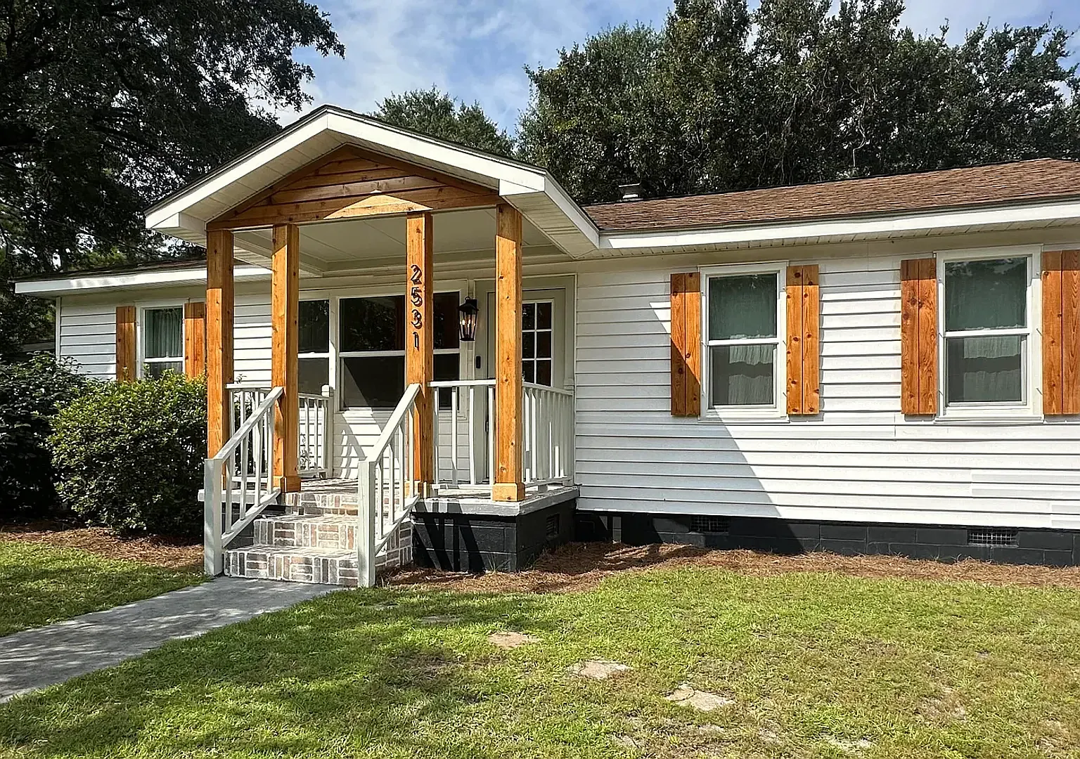 Cute 3 Bedroom House Available Now! — Photo 2