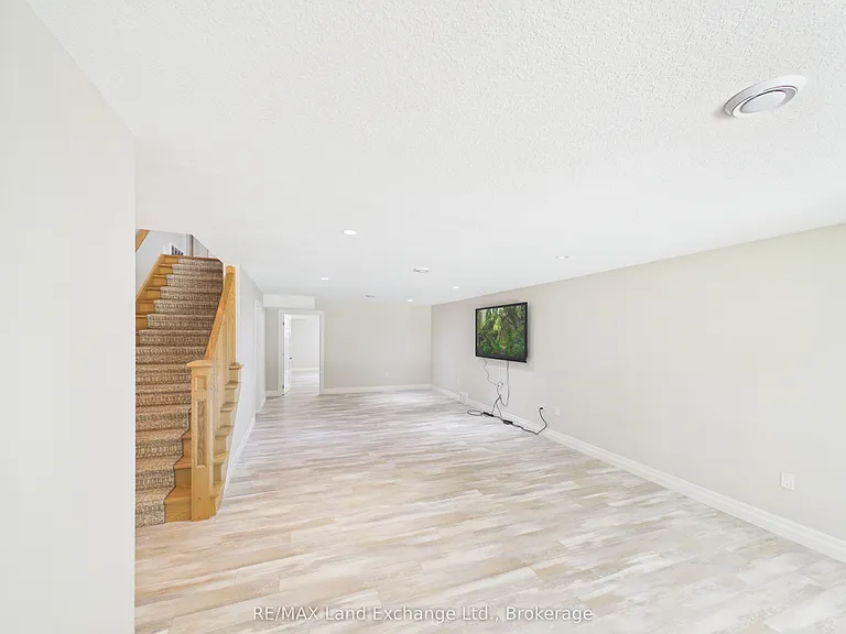 552 Durham St #11 — Photo 11