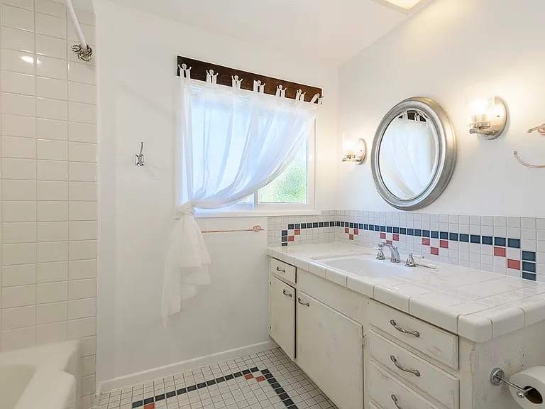 Bathroom 4
