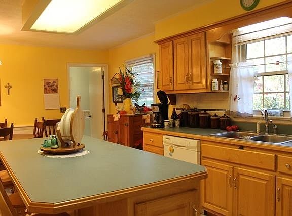 2nd image of 389 Hilltop Trl