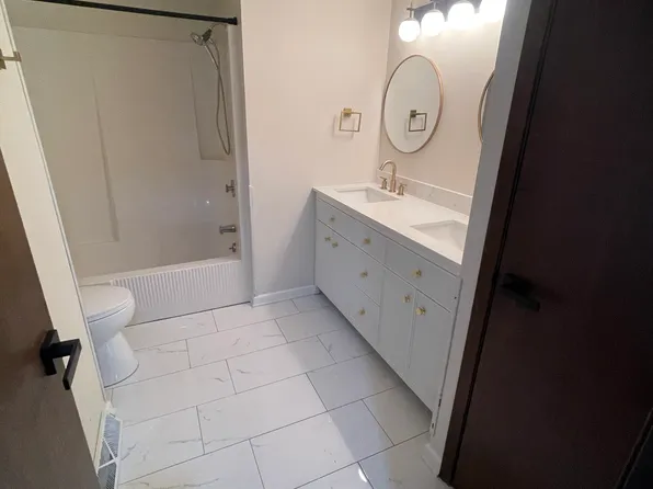 (undisclosed Address), Greendale, WI 53129