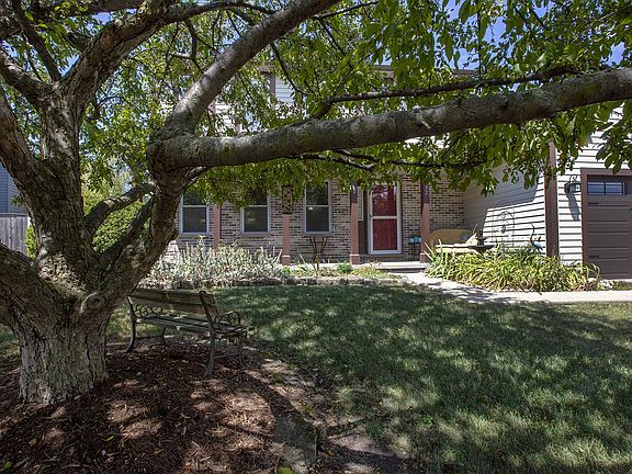 2nd image of 2132 Oak Leaf Ln