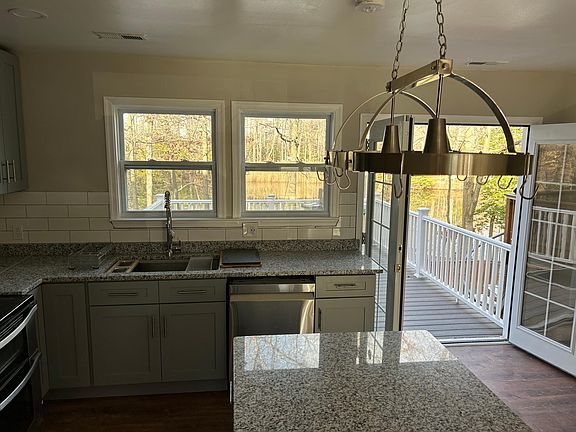 A sunny and airy kitchen