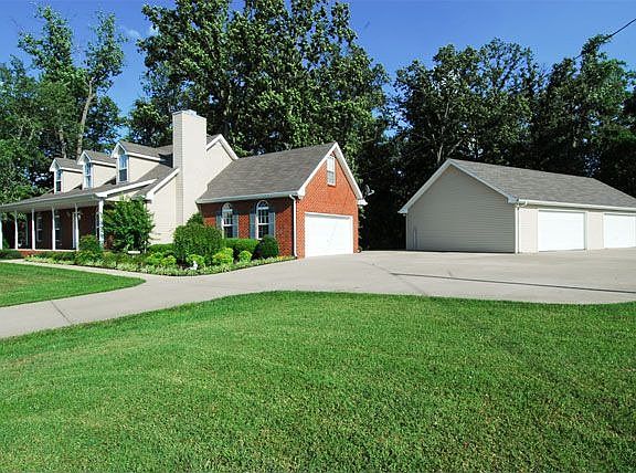 Detached 50x25' garage