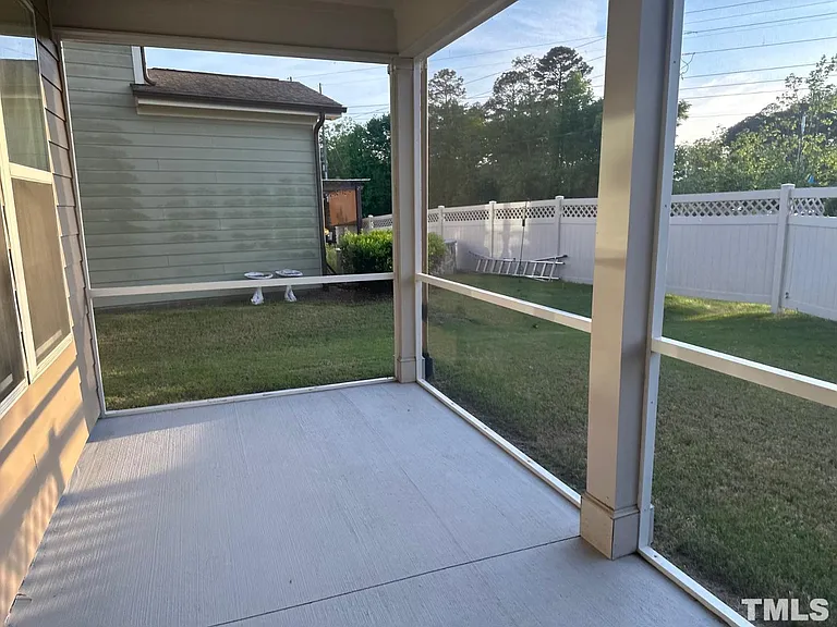 145 Begen St — Photo 34