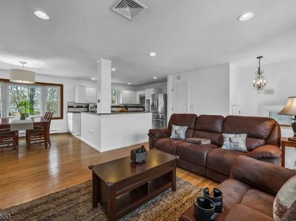 129 Chestnut St, Bridgewater Twp., NJ 08807