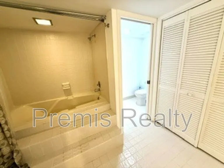 14820 Rue De Bayonne #1-404 — Photo 9